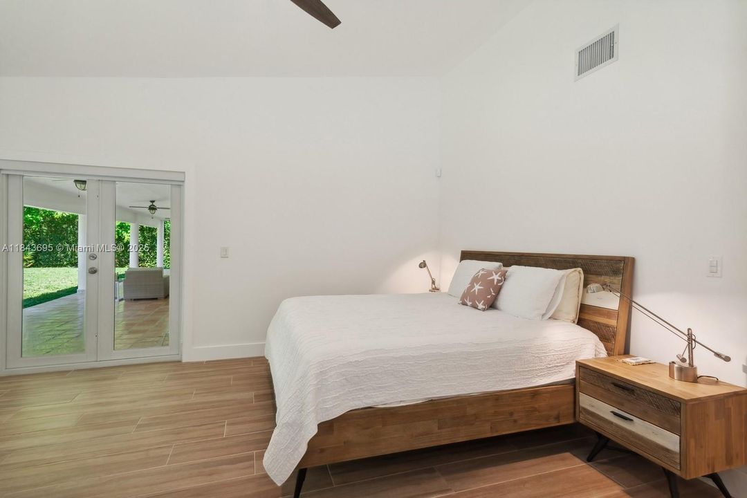 Active With Contract: $6,950 (4 beds, 3 baths, 2811 Square Feet)