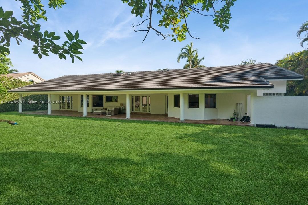 Active With Contract: $6,950 (4 beds, 3 baths, 2811 Square Feet)