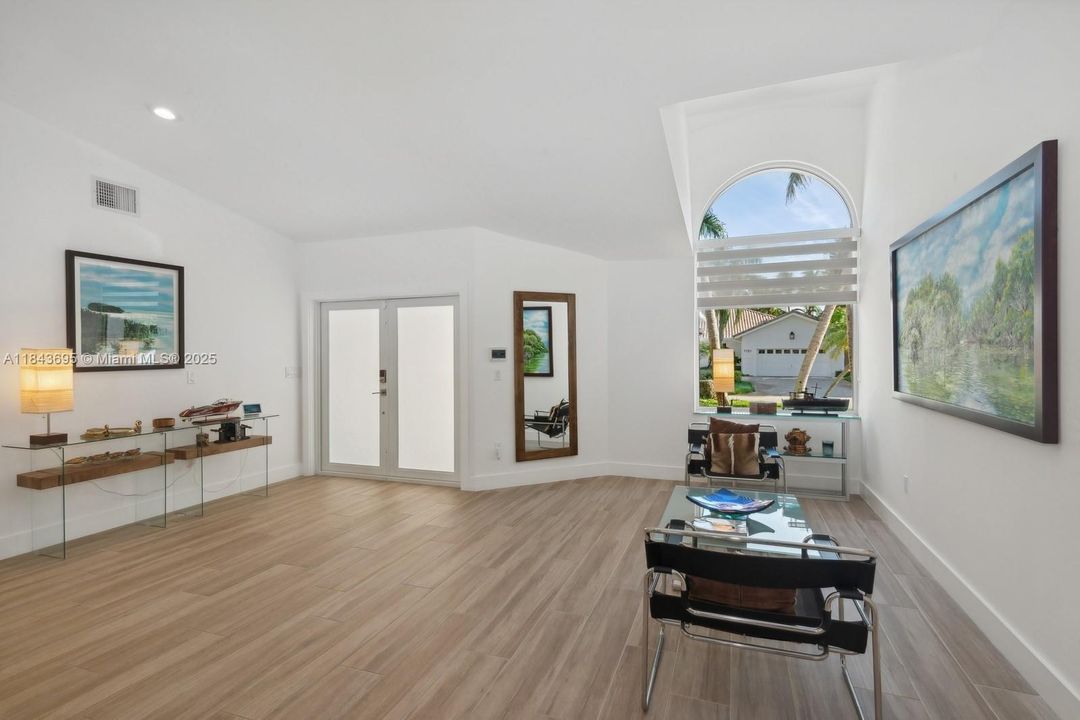 Active With Contract: $6,950 (4 beds, 3 baths, 2811 Square Feet)