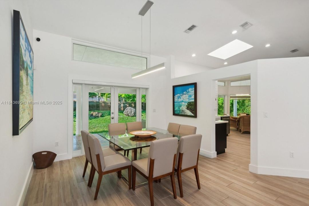 Active With Contract: $6,950 (4 beds, 3 baths, 2811 Square Feet)