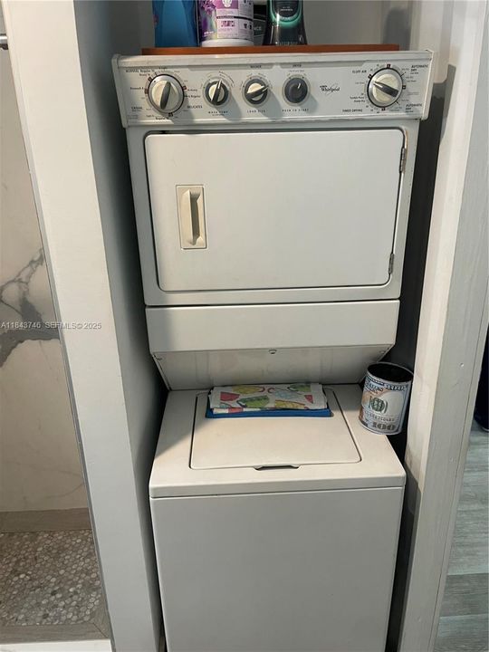 For Sale: $300,000 (3 beds, 2 baths, 1260 Square Feet)