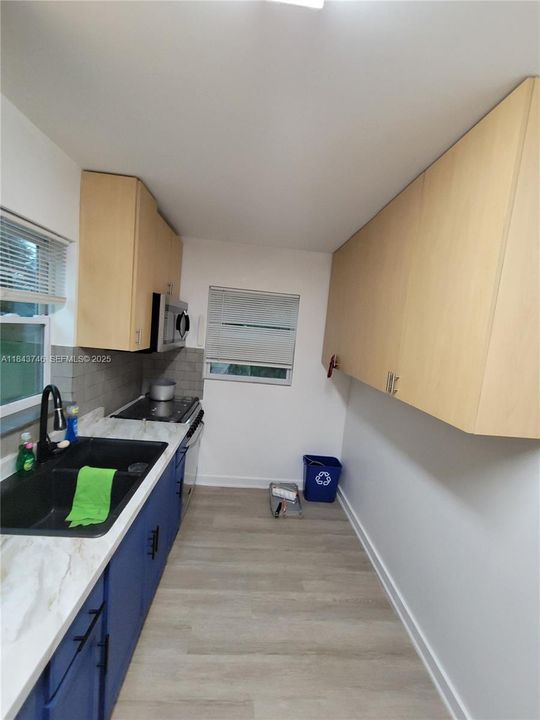 For Sale: $300,000 (3 beds, 2 baths, 1260 Square Feet)