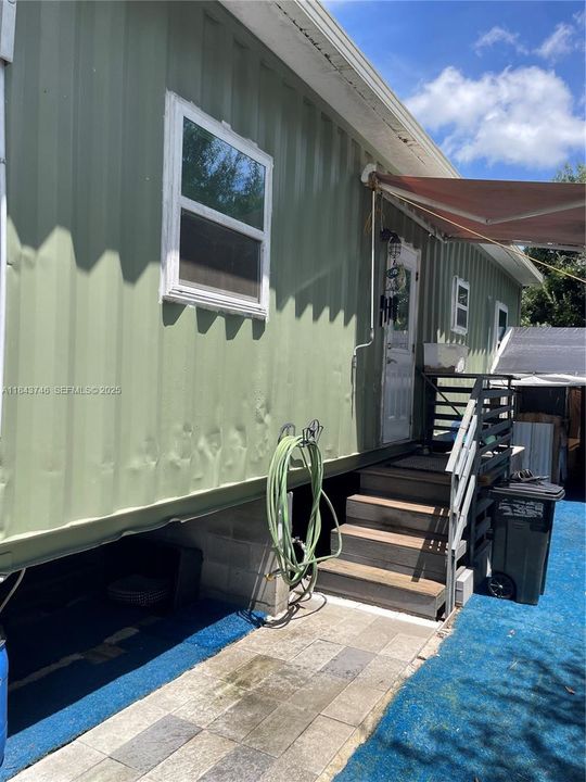 For Sale: $300,000 (3 beds, 2 baths, 1260 Square Feet)