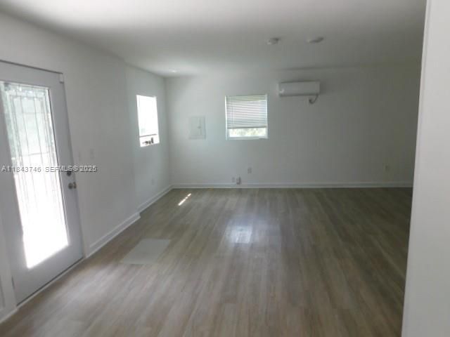 For Sale: $300,000 (3 beds, 2 baths, 1260 Square Feet)