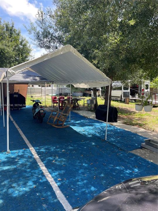 For Sale: $300,000 (3 beds, 2 baths, 1260 Square Feet)