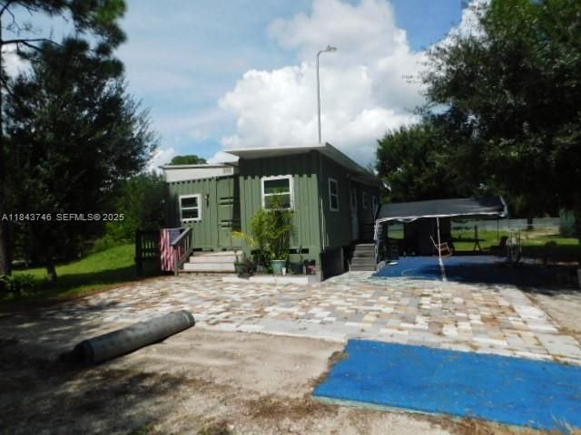 For Sale: $300,000 (3 beds, 2 baths, 1260 Square Feet)