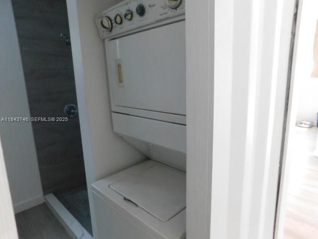 For Sale: $300,000 (3 beds, 2 baths, 1260 Square Feet)