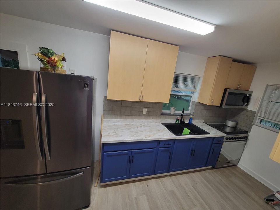 For Sale: $300,000 (3 beds, 2 baths, 1260 Square Feet)