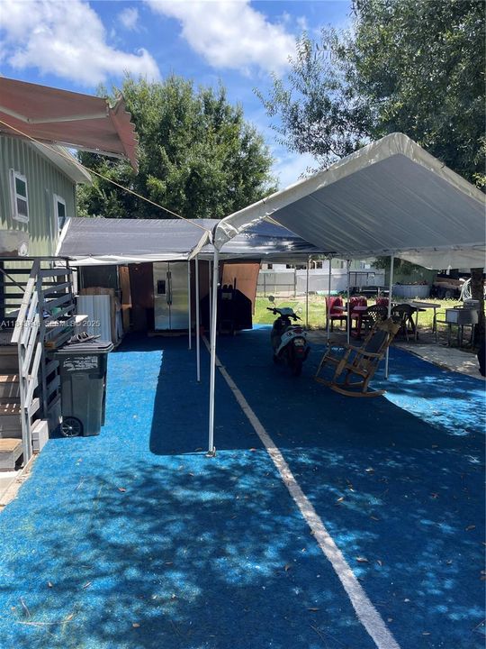 For Sale: $300,000 (3 beds, 2 baths, 1260 Square Feet)