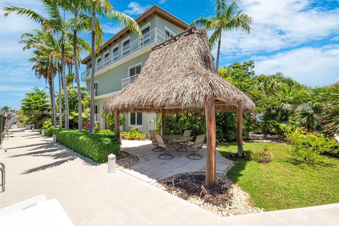 Recently Sold: $3,278,363 (4 beds, 3 baths, 3128 Square Feet)