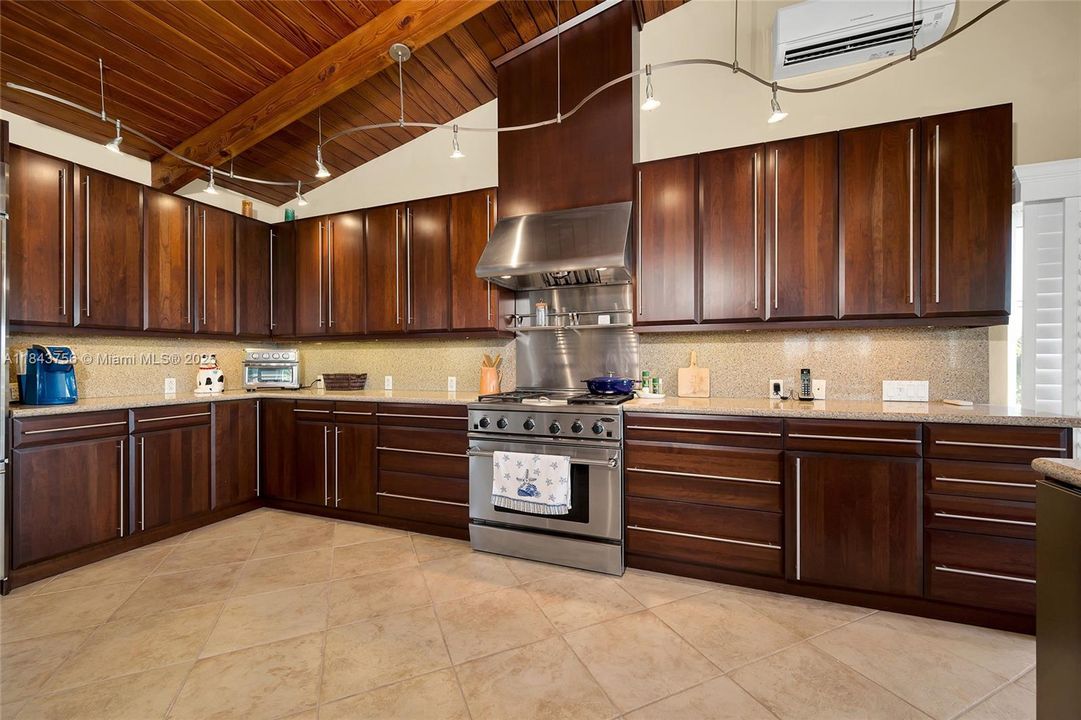 Recently Sold: $3,278,363 (4 beds, 3 baths, 3128 Square Feet)