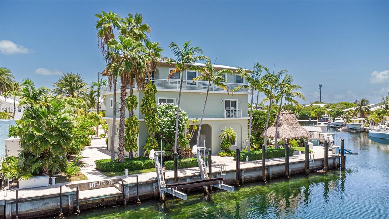 Recently Sold: $3,278,363 (4 beds, 3 baths, 3128 Square Feet)