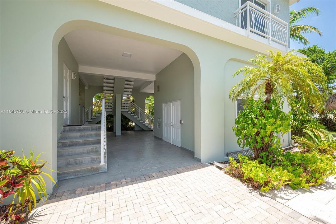 Recently Sold: $3,278,363 (4 beds, 3 baths, 3128 Square Feet)