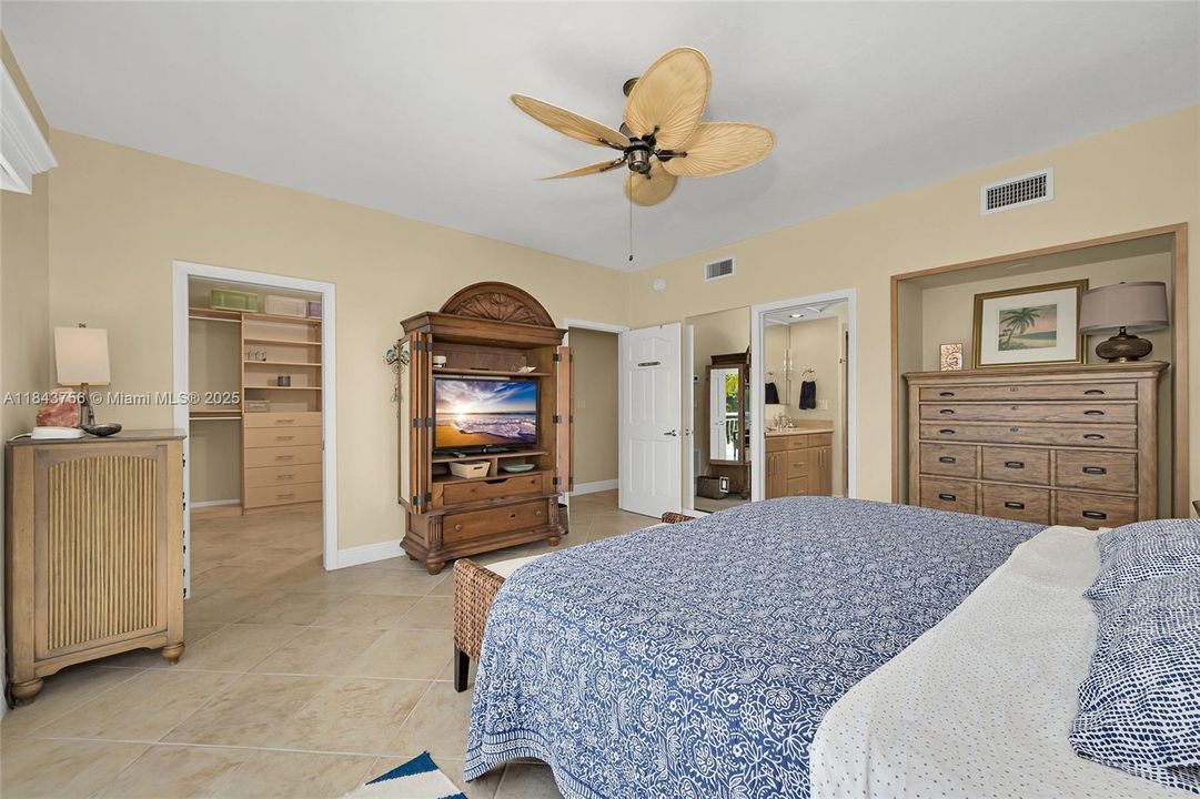 Recently Sold: $3,278,363 (4 beds, 3 baths, 3128 Square Feet)