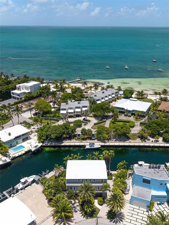 Recently Sold: $3,278,363 (4 beds, 3 baths, 3128 Square Feet)