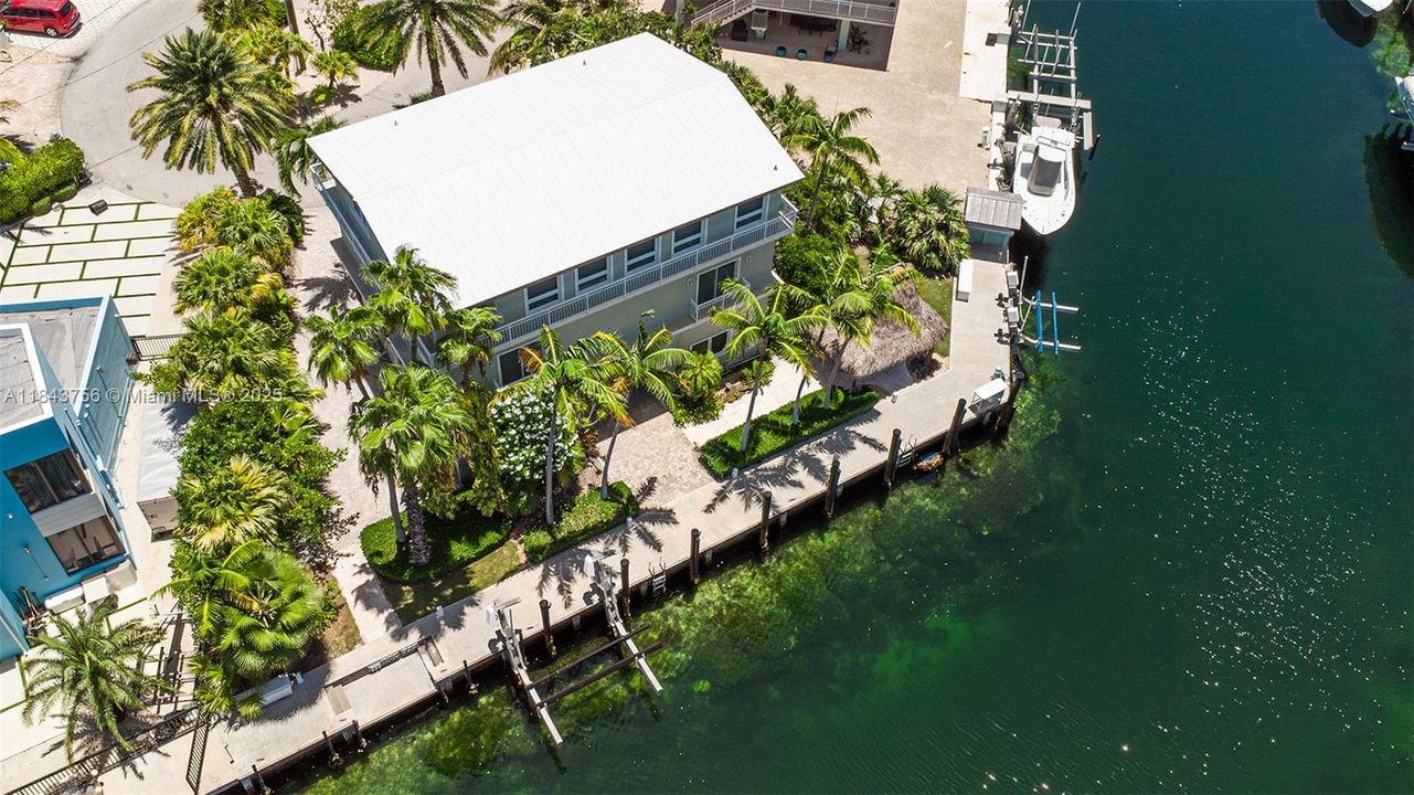 Recently Sold: $3,278,363 (4 beds, 3 baths, 3128 Square Feet)