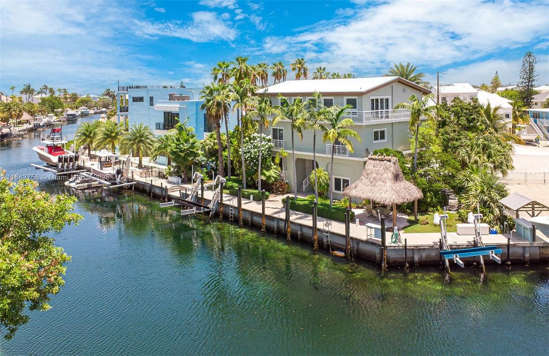 Recently Sold: $3,278,363 (4 beds, 3 baths, 3128 Square Feet)