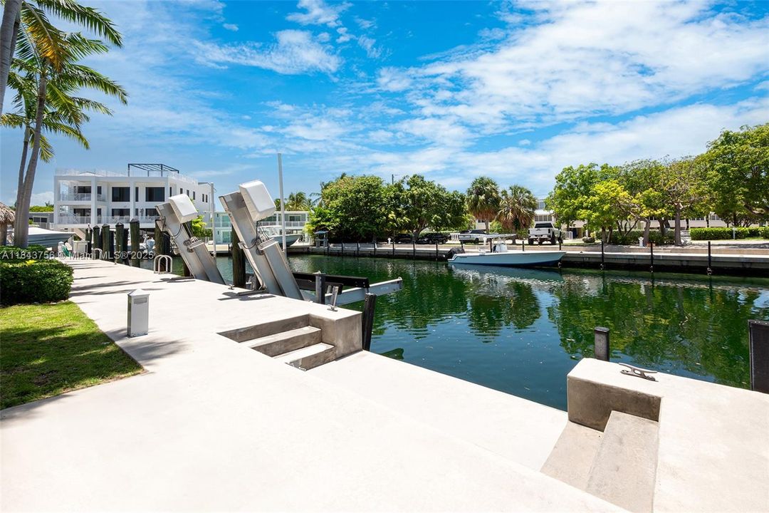 Recently Sold: $3,278,363 (4 beds, 3 baths, 3128 Square Feet)