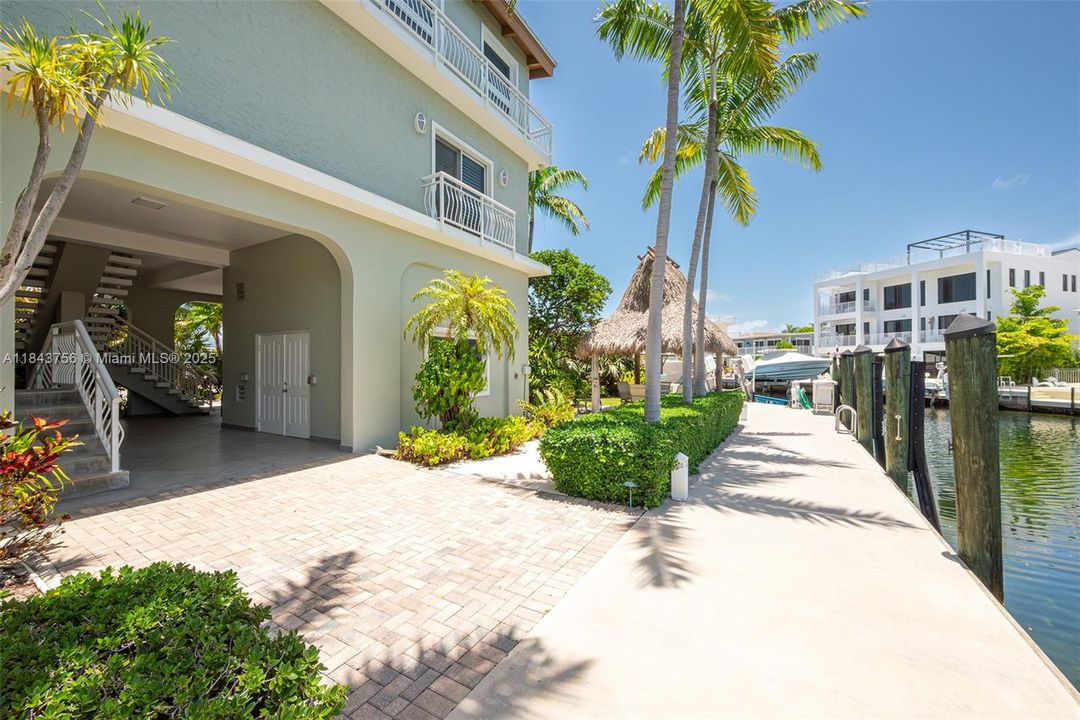 Recently Sold: $3,278,363 (4 beds, 3 baths, 3128 Square Feet)