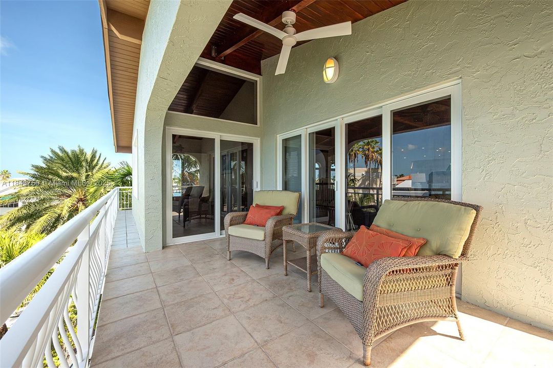 Recently Sold: $3,278,363 (4 beds, 3 baths, 3128 Square Feet)