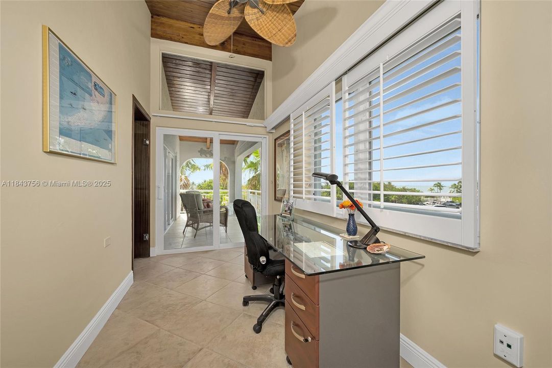 Recently Sold: $3,278,363 (4 beds, 3 baths, 3128 Square Feet)