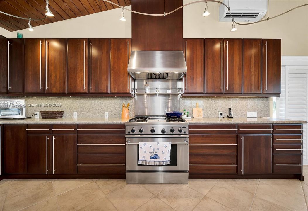 Recently Sold: $3,278,363 (4 beds, 3 baths, 3128 Square Feet)