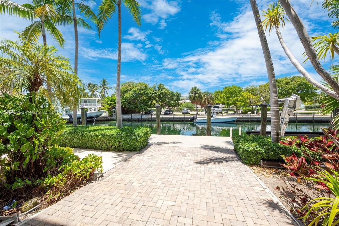 Recently Sold: $3,278,363 (4 beds, 3 baths, 3128 Square Feet)