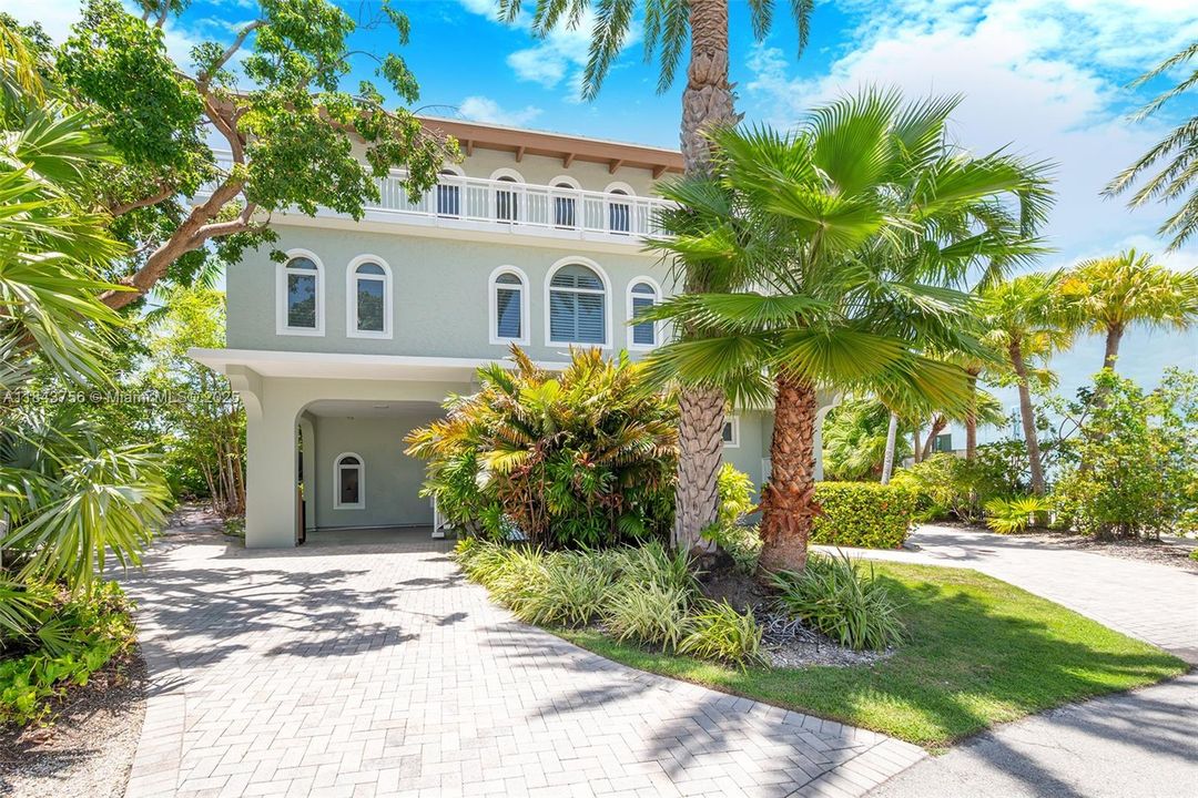 Recently Sold: $3,278,363 (4 beds, 3 baths, 3128 Square Feet)