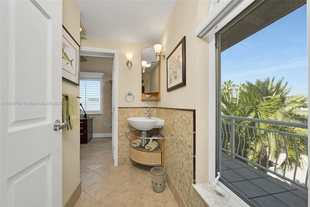 Recently Sold: $3,278,363 (4 beds, 3 baths, 3128 Square Feet)