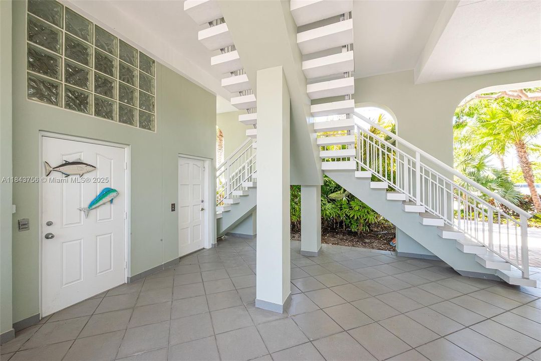 Recently Sold: $3,278,363 (4 beds, 3 baths, 3128 Square Feet)