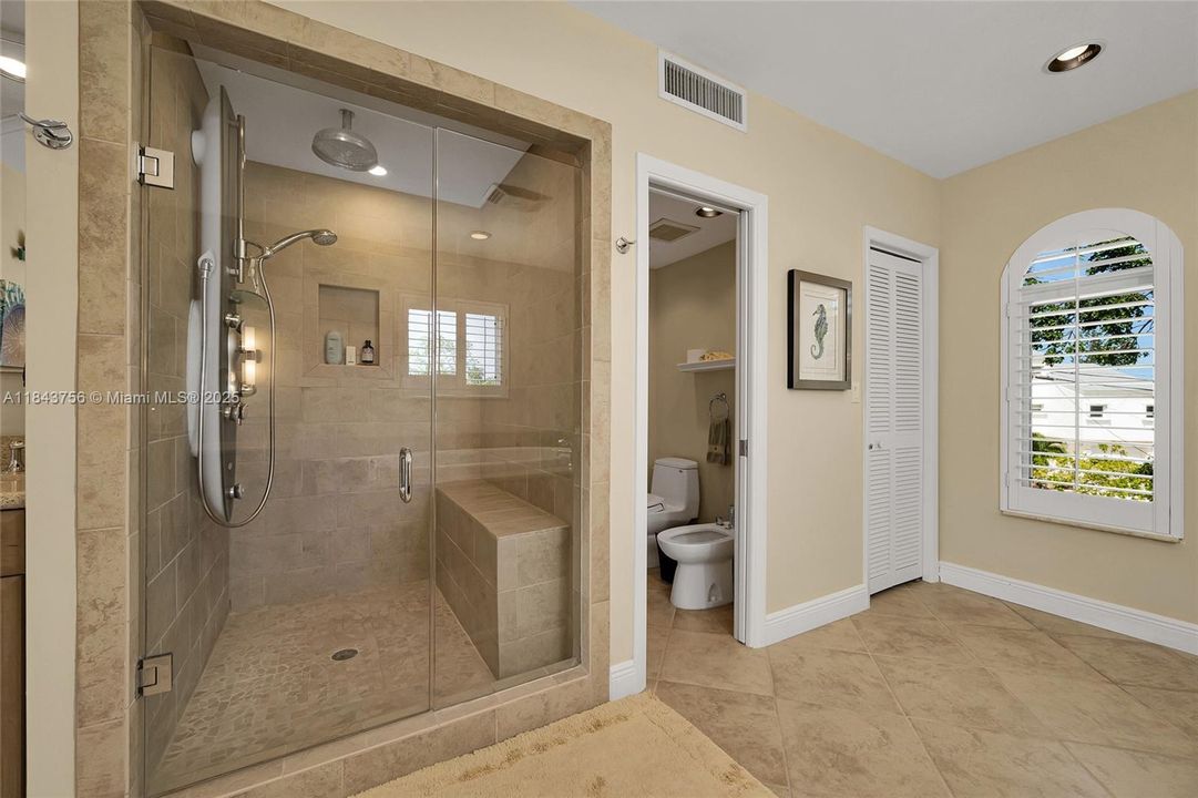 Recently Sold: $3,278,363 (4 beds, 3 baths, 3128 Square Feet)