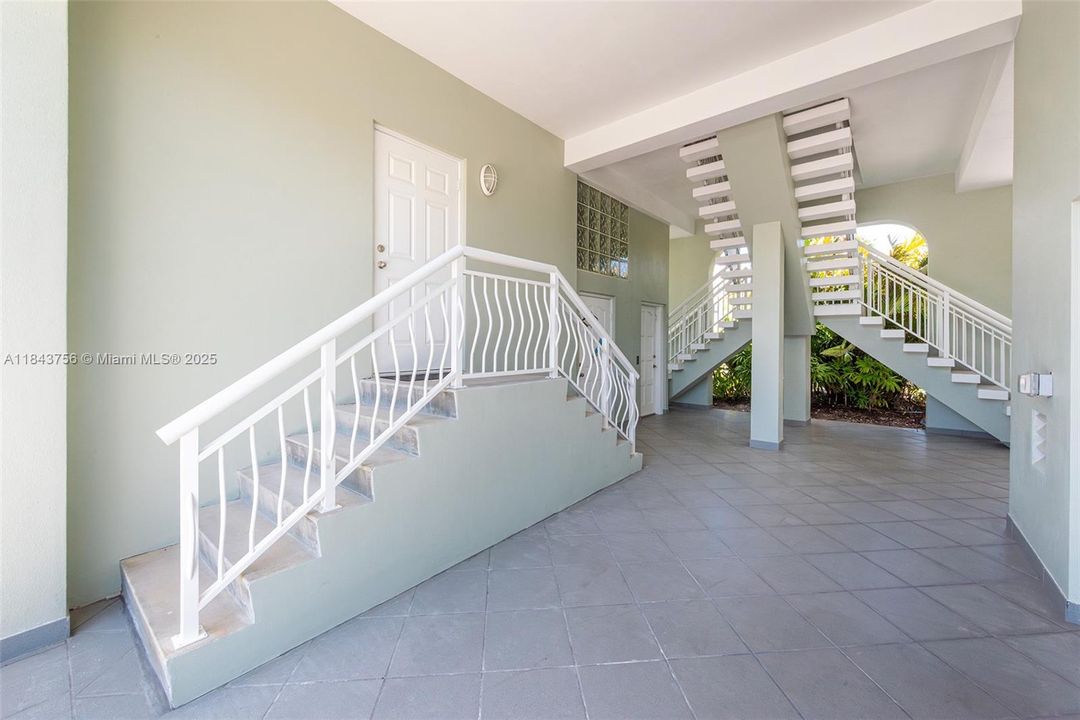 Recently Sold: $3,278,363 (4 beds, 3 baths, 3128 Square Feet)