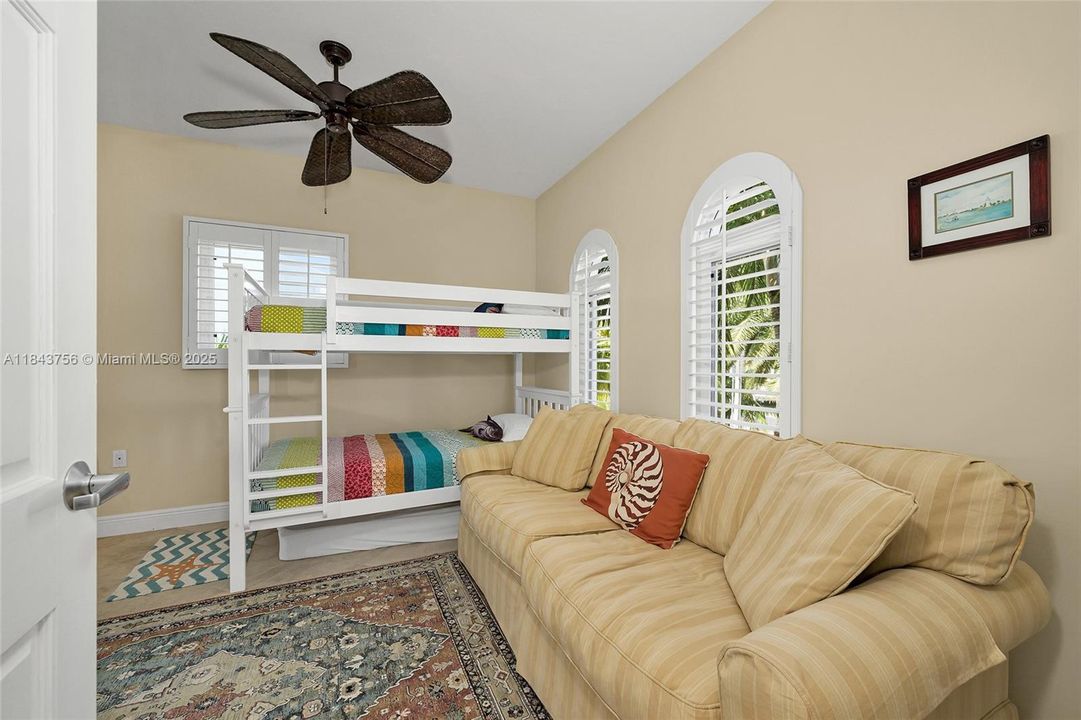 Recently Sold: $3,278,363 (4 beds, 3 baths, 3128 Square Feet)