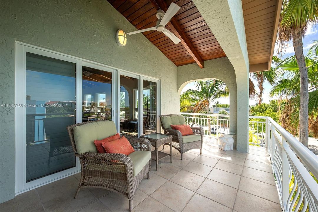 Recently Sold: $3,278,363 (4 beds, 3 baths, 3128 Square Feet)