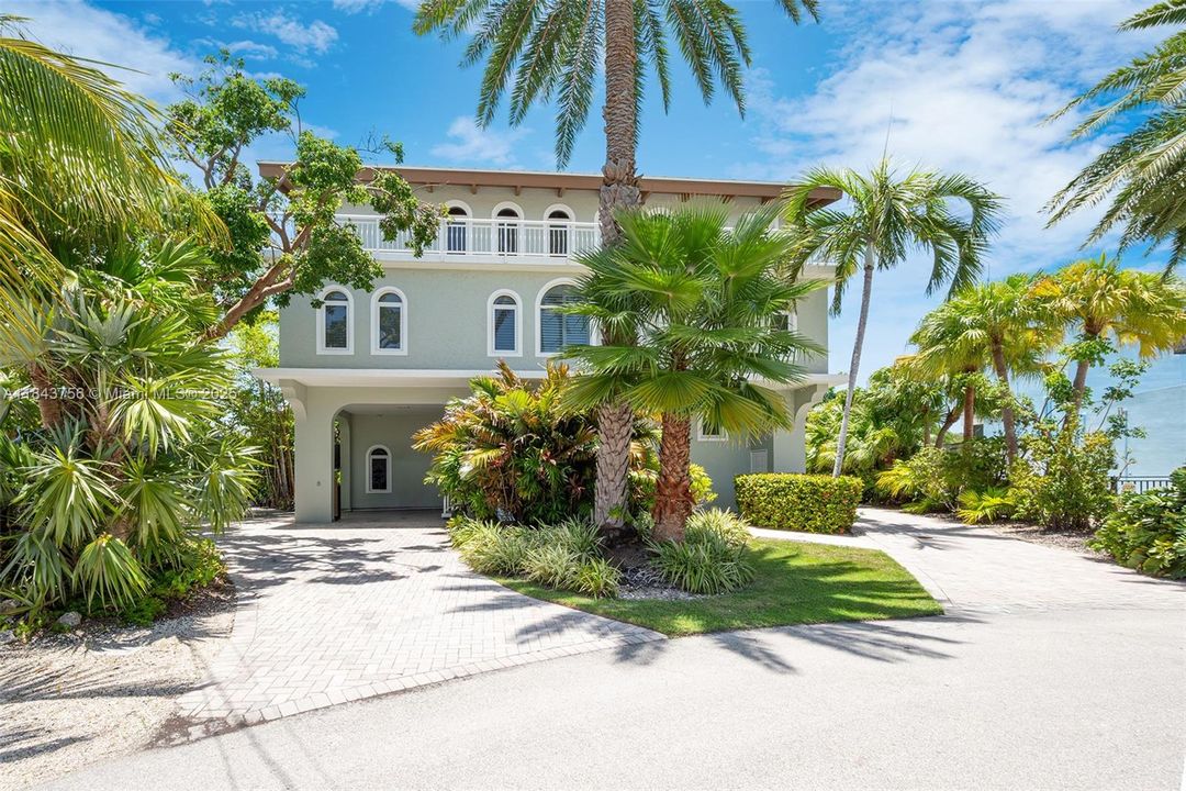 Recently Sold: $3,278,363 (4 beds, 3 baths, 3128 Square Feet)