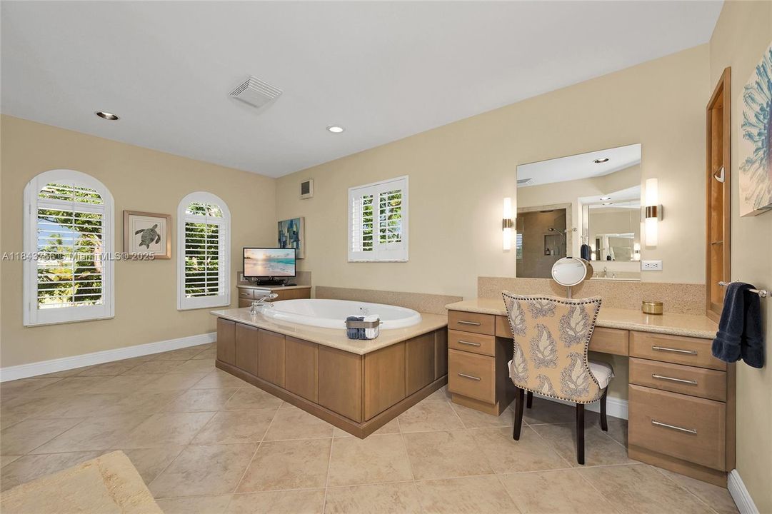 Recently Sold: $3,278,363 (4 beds, 3 baths, 3128 Square Feet)