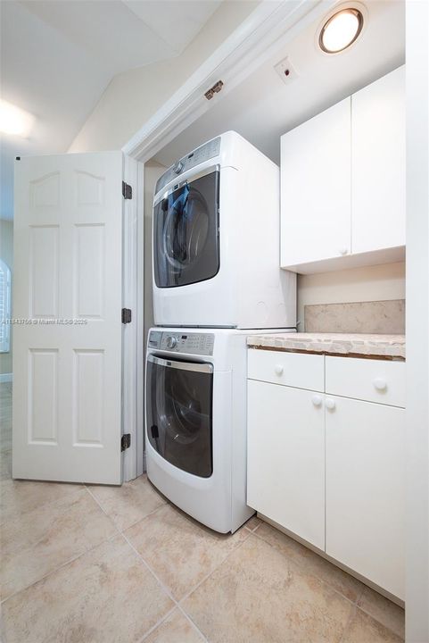 Recently Sold: $3,278,363 (4 beds, 3 baths, 3128 Square Feet)