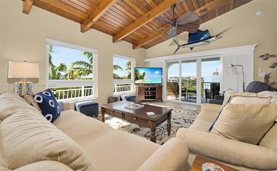 Recently Sold: $3,278,363 (4 beds, 3 baths, 3128 Square Feet)