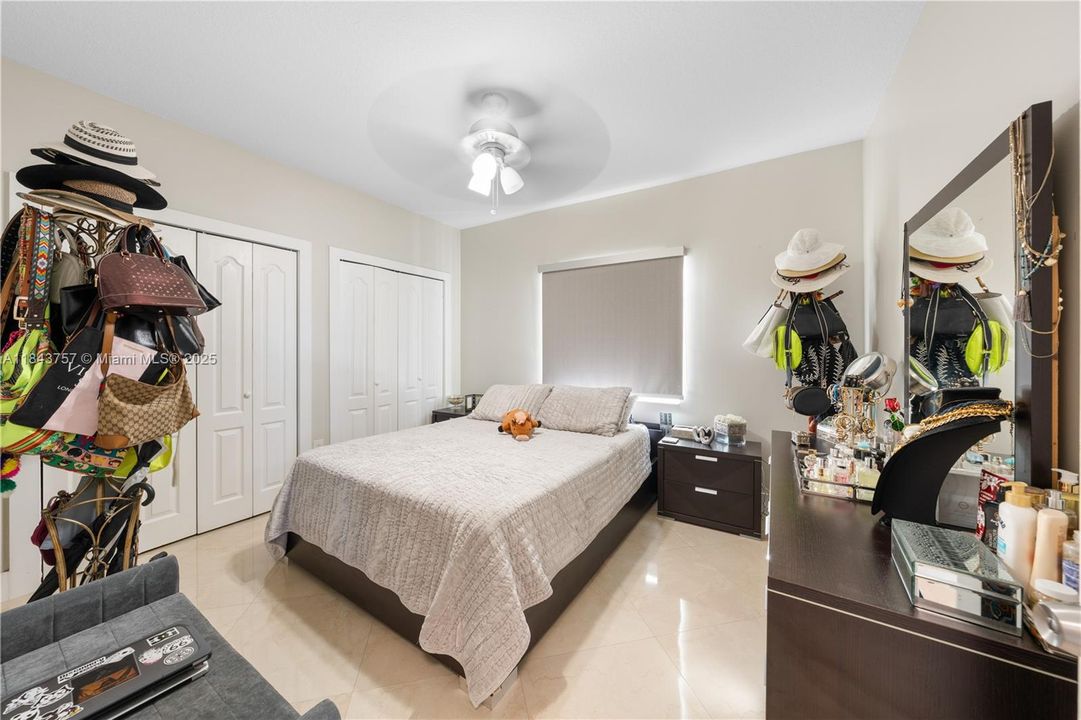 For Sale: $1,875,000 (5 beds, 6 baths, 4483 Square Feet)