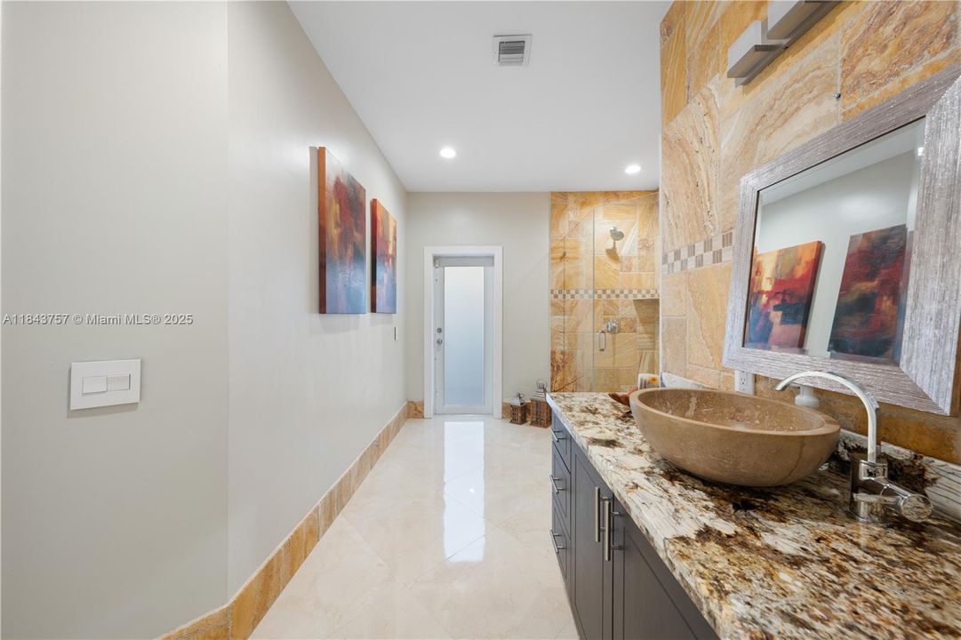 For Sale: $1,875,000 (5 beds, 6 baths, 4483 Square Feet)