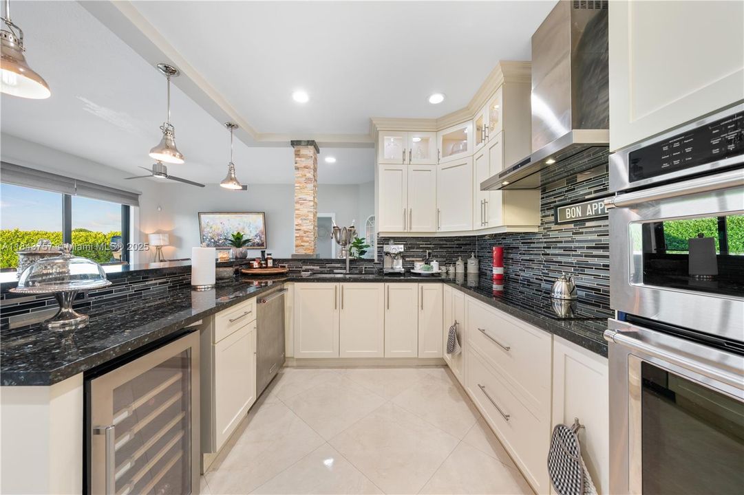 For Sale: $1,875,000 (5 beds, 6 baths, 4483 Square Feet)