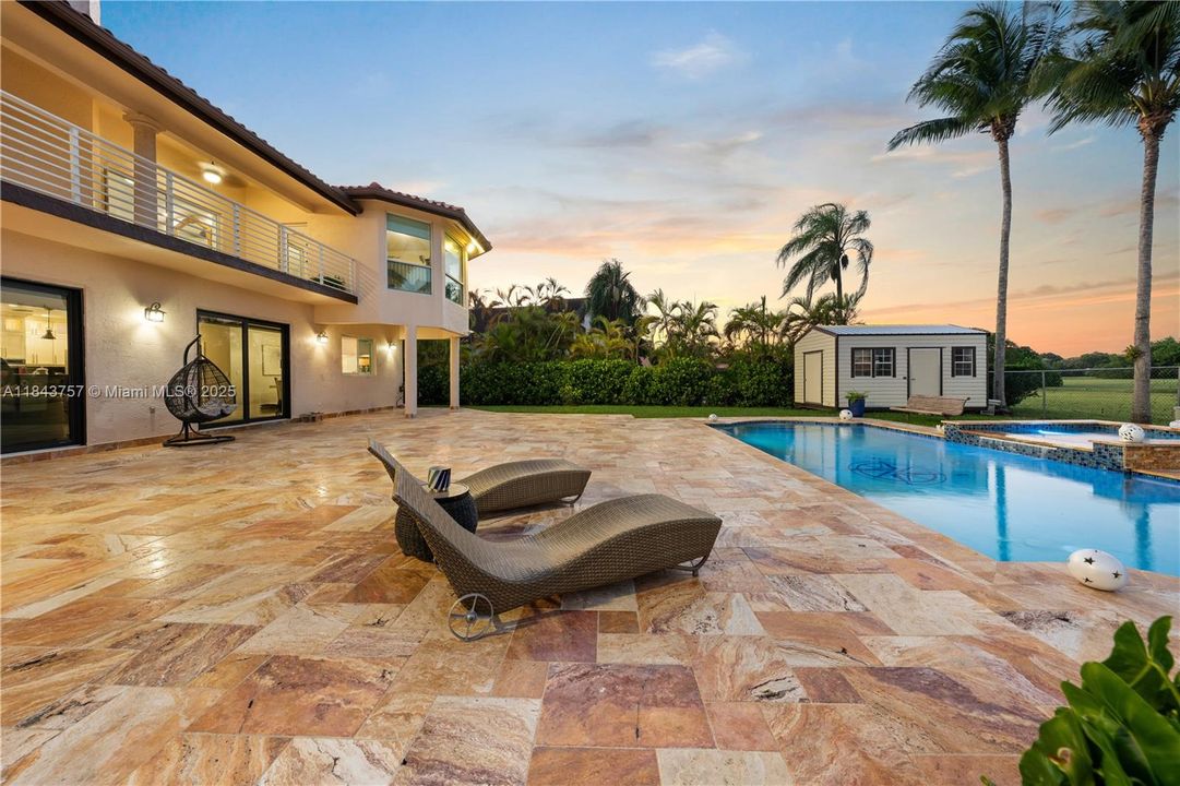 For Sale: $1,875,000 (5 beds, 6 baths, 4483 Square Feet)