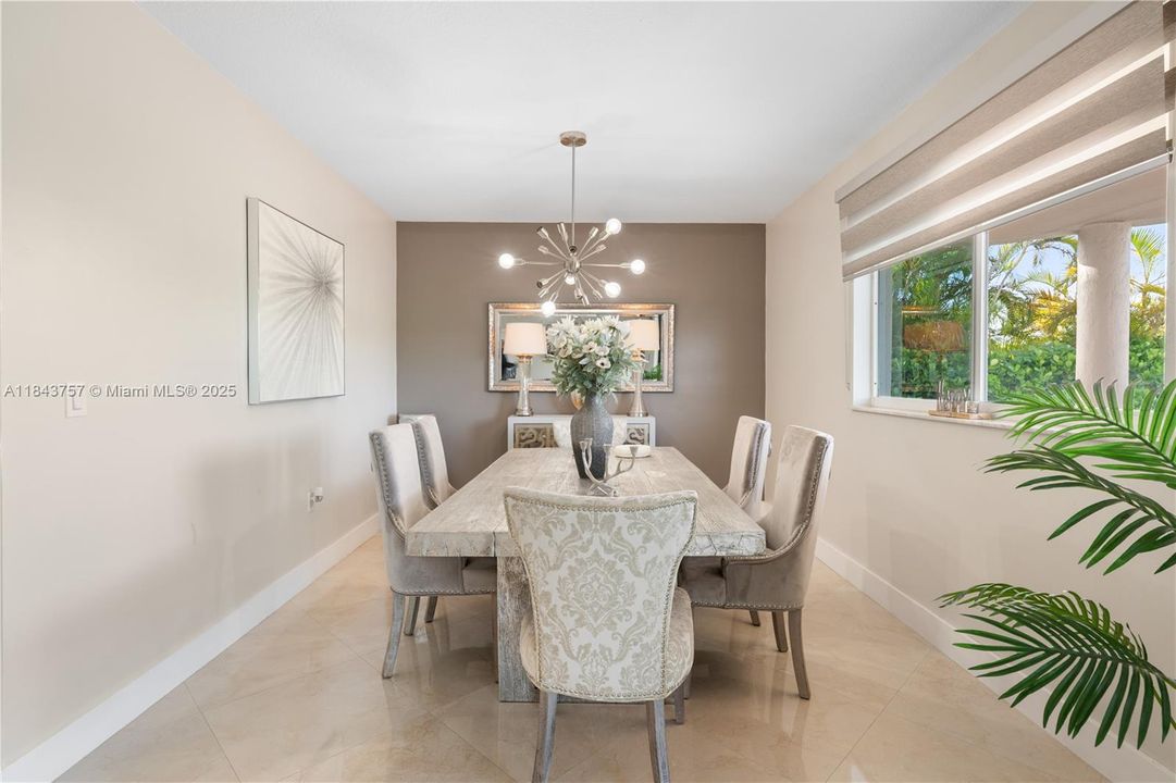 For Sale: $1,875,000 (5 beds, 6 baths, 4483 Square Feet)