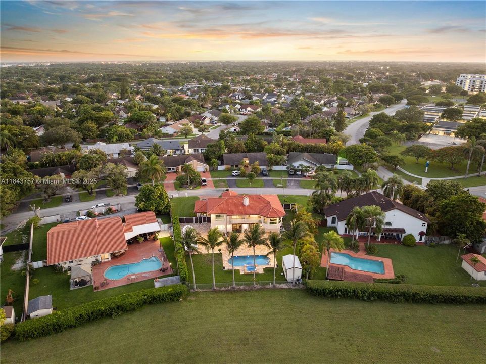 For Sale: $1,875,000 (5 beds, 6 baths, 4483 Square Feet)