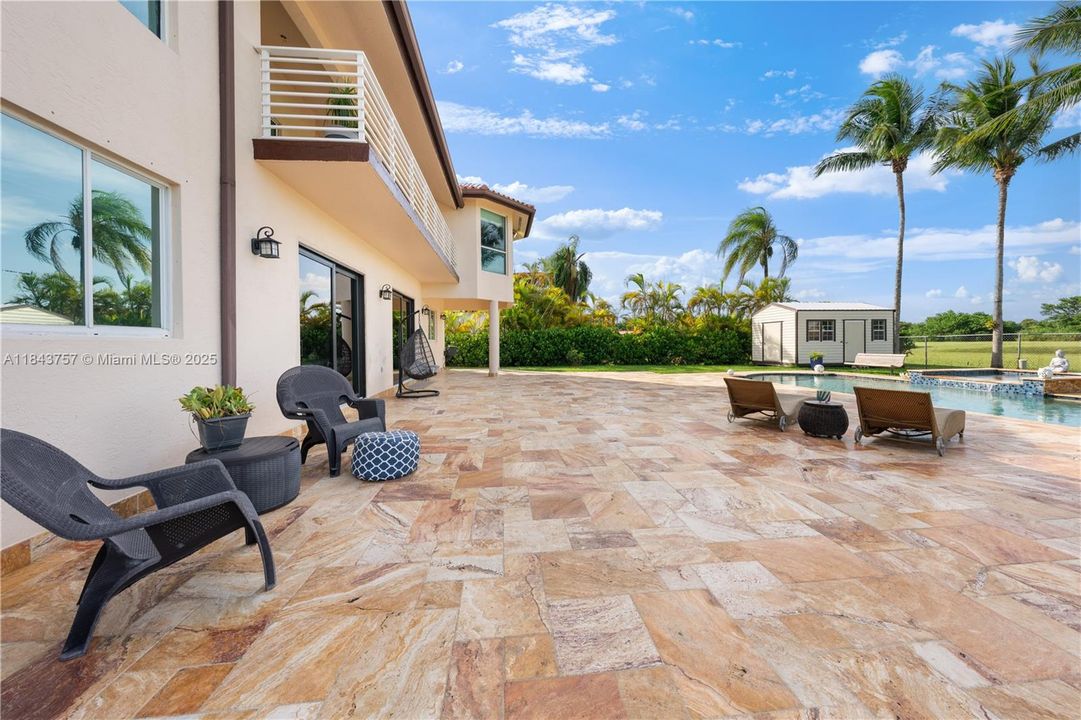 For Sale: $1,875,000 (5 beds, 6 baths, 4483 Square Feet)