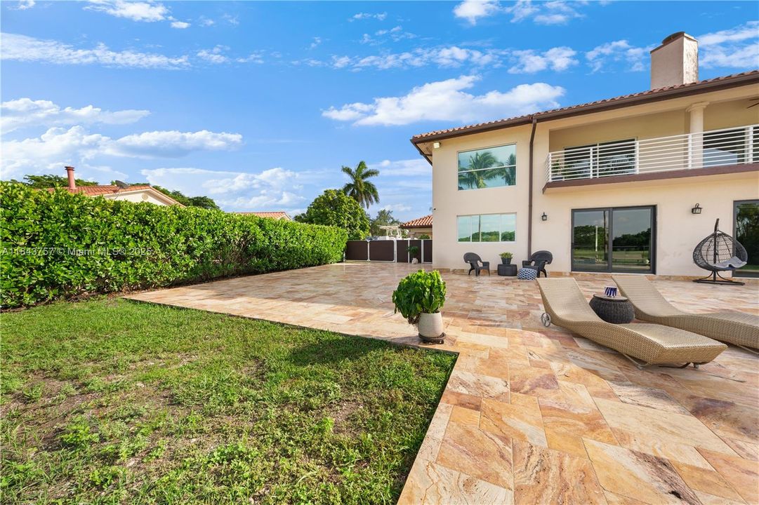 For Sale: $1,875,000 (5 beds, 6 baths, 4483 Square Feet)