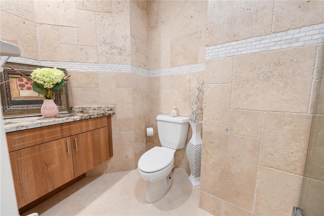 For Sale: $1,875,000 (5 beds, 6 baths, 4483 Square Feet)