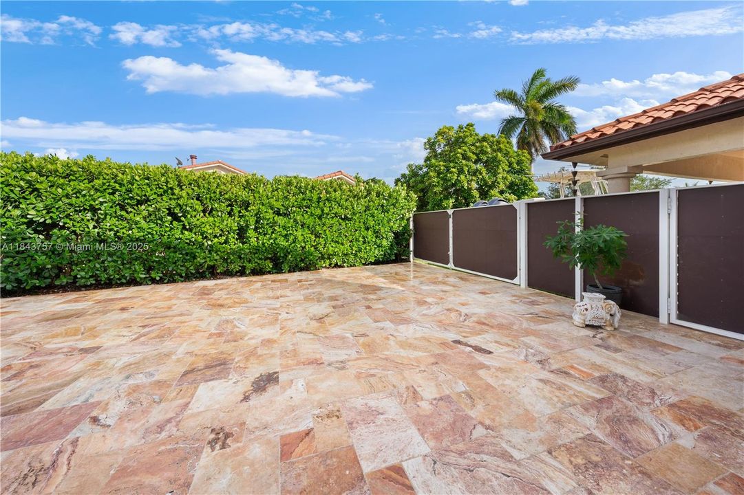 For Sale: $1,875,000 (5 beds, 6 baths, 4483 Square Feet)