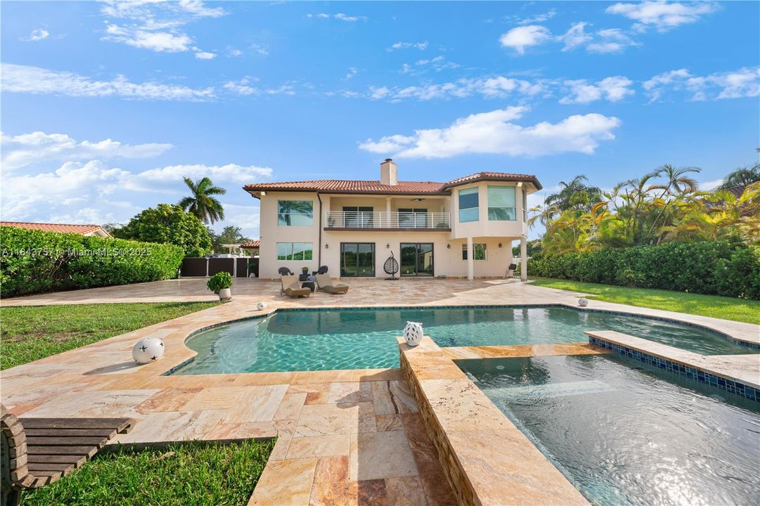 For Sale: $1,875,000 (5 beds, 6 baths, 4483 Square Feet)