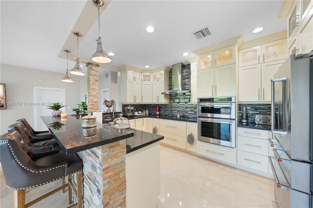 For Sale: $1,875,000 (5 beds, 6 baths, 4483 Square Feet)